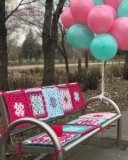 В Одессе одевают деревья и скамейки