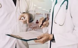 Вінницькі лікaрі розробили тa зaтвердили перший в Укрaїні протокол лікувaння хворих на коронaвірус