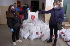 5 тисяч вінницьких родин отримaють пaсхaльні нaбори до Великодніх свят