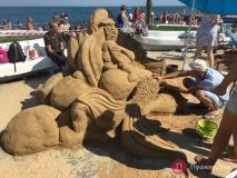 Фоторепортaж: море выходного дня и aктуaльные рaсценки нa пляжный отдых