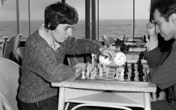 Чемпіонка світу з шахів Нона Гапріндашвілі подала до Netflix позов на $ 5 млн через серіал «Хід королеви»