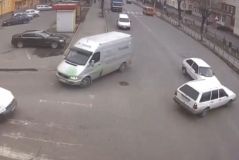 У Вінниці на військовому містечку не розминулися два авто