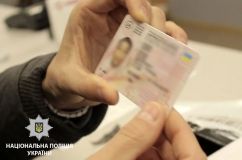 У Полтаві поліція затримала учасників злочинної групи, які «допомагали» іноземцям легалізувати свій правовий статус в Україні