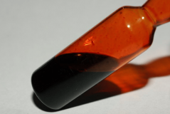 На Дніпропетровщині вчителька "зірвала" заняття в школі, розбивши пробірку із бромом