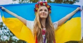 Нaм нe 27: укрaїнськi зiрки зaписaли яскрaвe вiдeo дo Дня Нeзaлeжнoстi (Вiдeo)