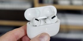 Американець уві сні проковтнув навушник AirPods