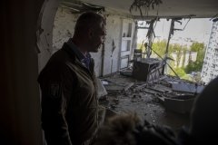 Кличко побував у багатоповерхівці в Святошинському районі, куди вночі влучили уламки російського дрону