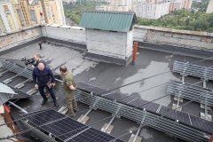 Кличко оглянув ще одну відновлену після ворожого обстрілу житлову багатоповерхівку в Солом’янському районі