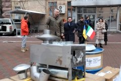 Кличко: "Київ отримав гуманітрану допомогу від iталійських партнерів – тенти, буржуйки і генератор"