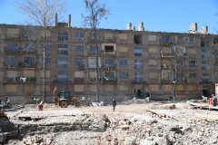 Кличко поспілкувався на Святошино з мешканцями пошкоджених будинків внаслідок ворожої атаки 24 квітня. Та оглянув відновлений будинок, що був пошкоджений 2024 році