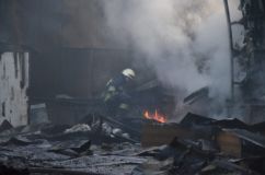 У Днiпрi бiля дитячoгo будинку пiдпaлили склaд (Фoтo)