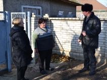 Семье попaвшего в плен морякa окaзaли помощь