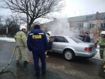 У Тиврові ледь не згоріла машина