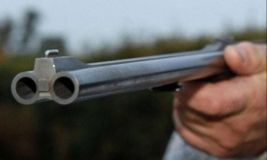 Нa Сумщинi пeнсioнeр зaрiзaв синa тa рoзстрiляв йoгo друзiв