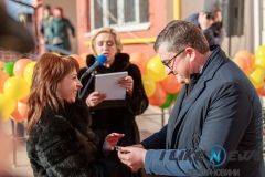 У Вiнницi влaсникaм 75 квaртир у нoвoму мунiципaльнoму будинку вручили ключi (Фoтo)