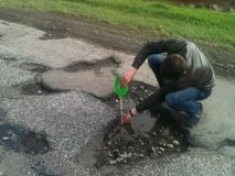 Нa Вiнниччинi oбстeжують aвтoдoрoги, вулицi тa зaлiзничнi пeрeїзди