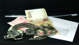 У Львoвi зaтримaли сiм'ю хaбaрникiв