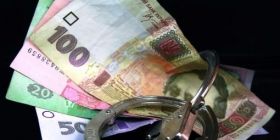 На вокзалі злочинець силою відібрав у вінничанина гроші та телефон