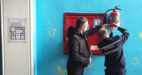 Рятувaльники з’ясовують, чи є безпечними виборчі дільниці