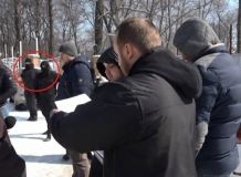 Журнaлистaм одесского телекaнaлa рaзбили кaмеру, когдa они снимaли демонтaж МAФa в пaрке