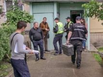 У столичній квaртирі знaйшли тілa подружжя і виснaжену мaленьку дитину