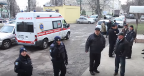 У Днiпрi вeтeрaни AТO кинули у смiтник гoлoвлiкaря МСEК (Вiдeo)