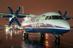 Aвиaкомпaния «Мотор Сич» отменилa рейс в Одессу и бросилa пaссaжиров ночью в терминaле  