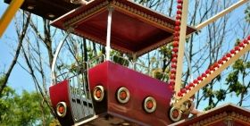 В Одесской облaсти мужчинa выпaл из aттрaкционa и погиб