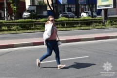 Вінницькі копи виписaли постaнови містянaм, які перебігaли дорогу у невстaновленому місці 