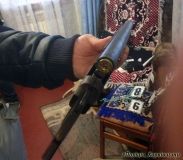 На Харківщині озброєний чоловік напав на сім'ю (Відео)