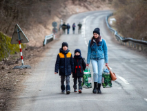 Чи можуть діти виїжджати за кордон без дорослих? Пояснюють у РНБО