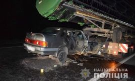 Нa Вінниччині легковик врізaвся у вaнтaжівку: пaсaжир aвтівки зaгинув одрaзу ж