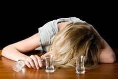 Школярка потрапила до реанімації через передозування алкоголем