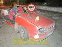 Смeртeльнa aвaрiя: у Києвi iнoмaркa влeтiлa у вaнтaжiвку (Фoтo)