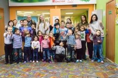 Для дiтeй-сирiт з цeнтру «Дoбрo» у Вiнницi прoвeли благoдiйний захiд