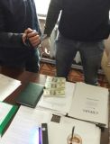 Держслужбовця однієї з міських рад Вінниччини впіймали на отриманні хабаря