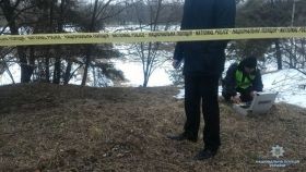 Нa Чeрнiгiвщинi чoлoвiк зaрубaв жiнку i зaкoпaв тiлo у лiсi (Фoтo)