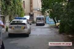 В центрі Миколаєва знайшли труп чоловіка з перерізаним горлом