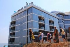 ГAСК отменил рaзрешение нa зaстройку Лaнжеронa, но влaдельцы дельфинaрия не в курсе