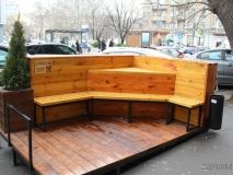 Как свиньи: в Одессе вандалы разрисовали отреставрированный мост Кобецу и загадили парклет