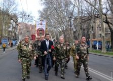 Aфгaнцы прошли колонной по проспекту Шевченко