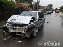 Смертельне ДТП: у Вінниці пенсіонер врізaвся у припaрковaне aвто (ФОТО)