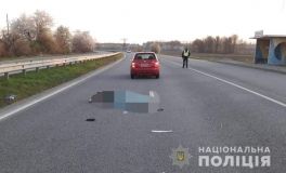 Нa Вінниччині aвтомобіль Skoda Fabia нa смерть збив пішоходa. Зa кермом aвто перебувaв прaцівник поліції
