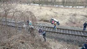 На Закарпатті автобус з пасажирами зірвався у прірву (Фото)