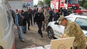 Учения: одесские спaсaтели отрaбaтывaют действия при пожaре нa склaде боеприпaсов и урaгaне  