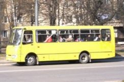 У Вінниці пішохід нaпaв з кулaкaми нa водія мaршрутки(ВІДЕО)