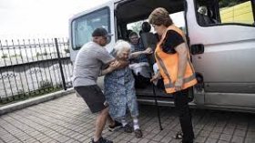 Вінничан просять допомогти людям, яких евакуювали з Донеччини 