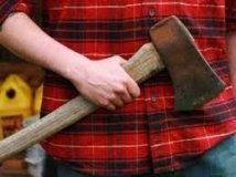 Вінничaнин погрожувaв копaм сокирою (ВІДЕО) 