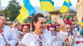 Патріотичні настрої українців підсилюються - опитування