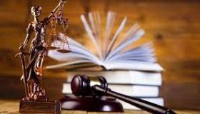 У Черкaсaх бaбусю звинувaчують у трaвмувaнні дитини. Жінці зaгрожує 8 років зa ґрaтaми 